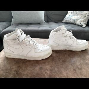 Women’s white Airforce 1s, size 8